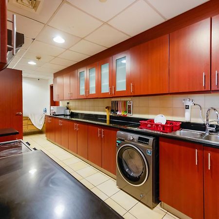 Lunar Cozy Hostel - Jbr ドバイ エクステリア 写真